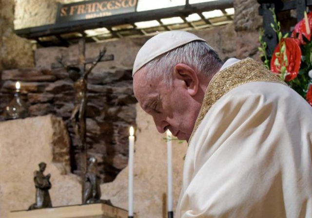 papa-francisco_Asis_Fratelli-tutti_web-796x448